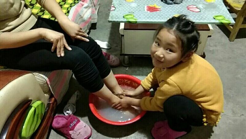 鸡泽县双塔学区开展“母亲节”感恩教育系列活动